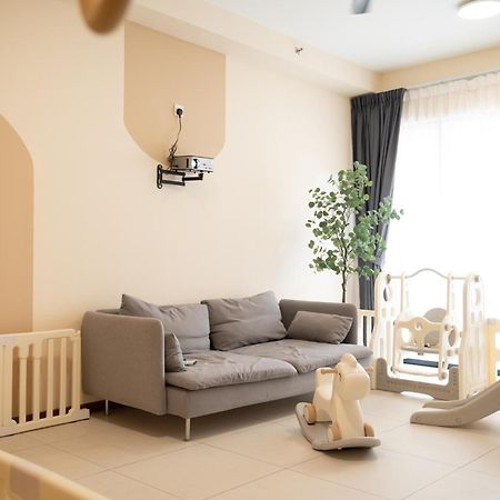 Fantasy Funland Retreat By The Only Bnb Tanjung Tokong Buitenkant foto
