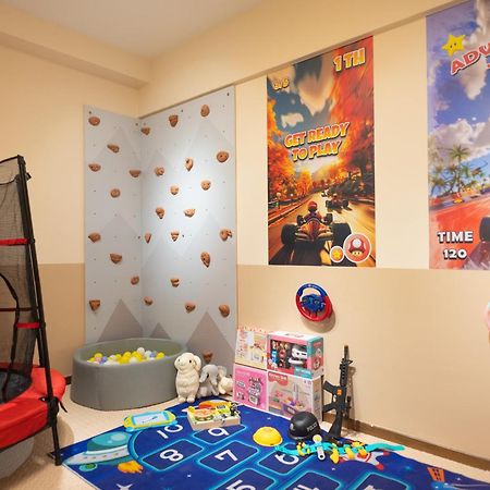 Fantasy Funland Retreat By The Only Bnb Tanjung Tokong Buitenkant foto