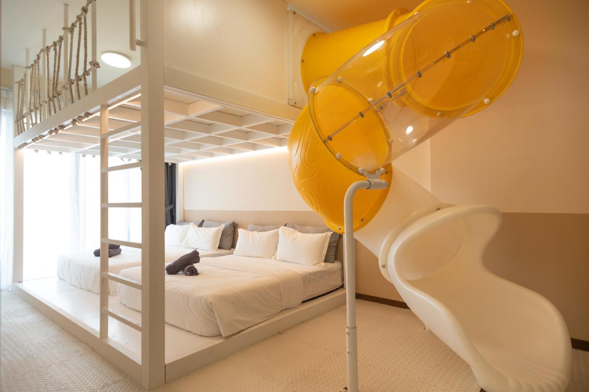 Fantasy Funland Retreat By The Only Bnb Tanjung Tokong Buitenkant foto