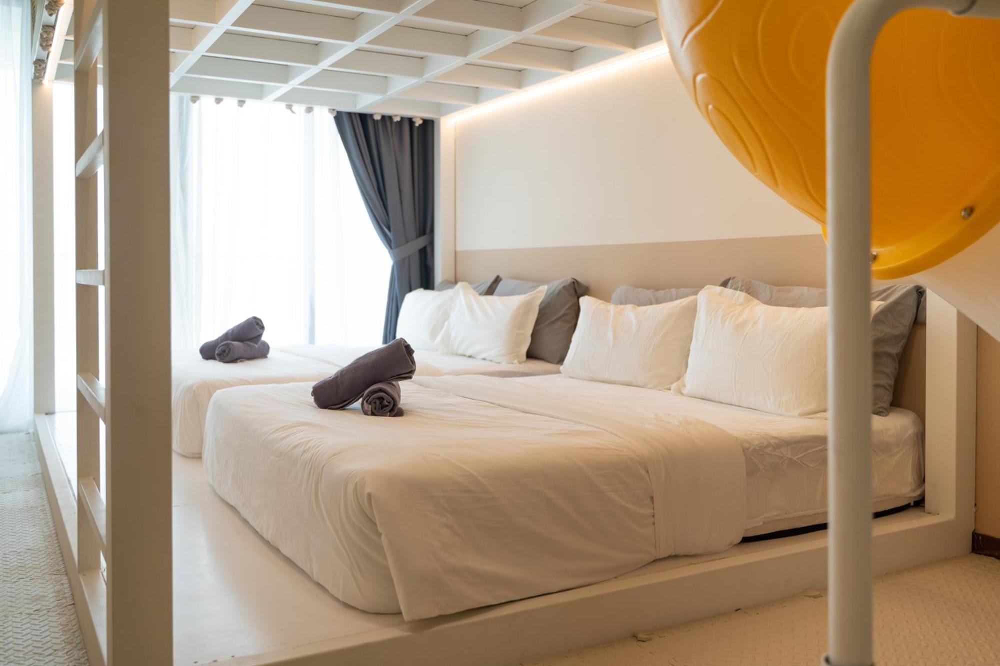 Fantasy Funland Retreat By The Only Bnb Tanjung Tokong Buitenkant foto